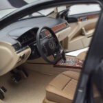 Volkswagen Phaeton V6 Mazeppa Grigio Kyosho 1:18 - image 8 of 9