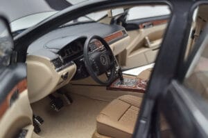 Volkswagen Phaeton V6 Mazeppa Grigio Kyosho 1:18 08831MBK Pressofusione — immagine 8 di 9