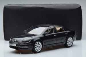 Volkswagen Phaeton V6 Mazeppa Grigio Kyosho 1:18 08831MBK Pressofusione — immagine 9 di 9