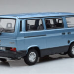 Volkswagen T3 Multivan Blu Norev 1:18 - image 2 of 6