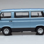 Volkswagen T3 Multivan Blu Norev 1:18 - image 3 of 6
