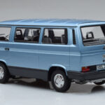 Volkswagen T3 Multivan Blu Norev 1:18 - image 5 of 6
