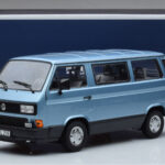 Volkswagen T3 Multivan Blu Norev 1:18 - image 6 of 6