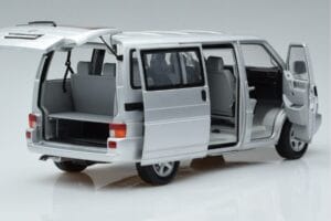 Volkswagen T4b Transporter Caravelle Minibus Schuco 1:18 450041500 Pressofusione — immagine 2 di 8