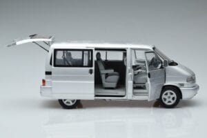Volkswagen T4b Transporter Caravelle Minibus Schuco 1:18 450041500 Pressofusione — immagine 4 di 8