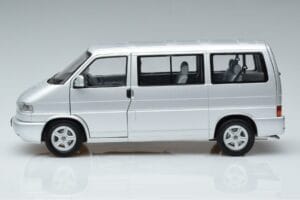 Volkswagen T4b Transporter Caravelle Minibus Schuco 1:18 450041500 Pressofusione — immagine 5 di 8
