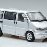 Volkswagen T4b Transporter Caravelle Minibus Schuco 1:18 450041500 Pressofusione - image 6 of 8