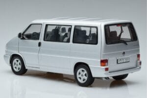 Volkswagen T4b Transporter Caravelle Minibus Schuco 1:18 450041500 Pressofusione — immagine 7 di 8