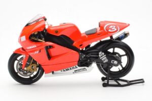 Yamaha YZR-M1 Marlboro Yamaha Team #3 M. Biaggi MotoGP 2002 Minichamps 1:12