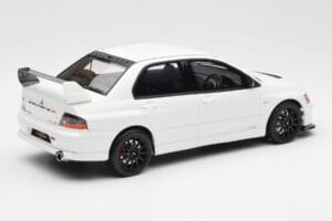 Mitsubishi Lancer Evo VIII MR FQ-400 Bianco Otto 1:18 OT777 Resina — immagine 2 di 6