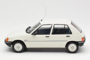 Peugeot 205 Junior Bianco Otto 1:18 OT463 Resina — immagine 3 di 6