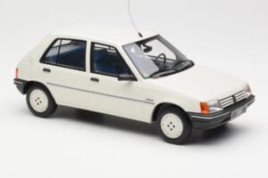 Peugeot 205 Junior Bianco Otto 1:18 OT463 Resina — immagine 4 di 6