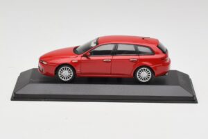 Alfa Romeo 159 Sportwagon Rosso Alfa Minichamps 1:43 400120511 Pressofusione