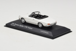 Alfa Romeo 1750 Spider Veloce Bianco Minichamps 1:43 400120530 Pressofusione — immagine 3 di 4