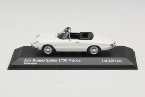 Alfa Romeo 1750 Spider Veloce Bianco Minichamps 1:43 400120530 Pressofusione