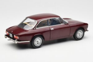 Alfa Romeo 2000 GTV Rosso Bordeaux Norev 1:18 187916 Pressofusione — immagine 3 di 8