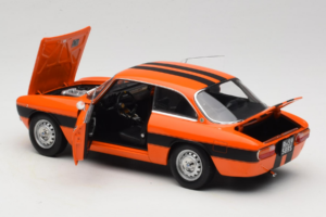 Alfa Romeo 2000 GTV Arancione Norev 1:18 187918 Pressofusione — immagine 5 di 8