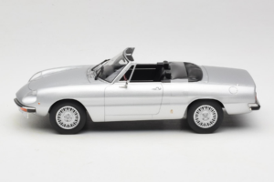 Alfa Romeo 2000 Spider Argento Norev 1:18 187884 Pressofusione — immagine 3 di 6
