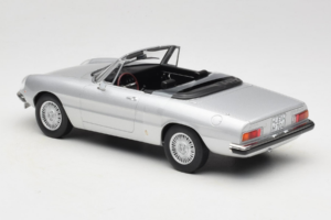 Alfa Romeo 2000 Spider Argento Norev 1:18 187884 Pressofusione — immagine 5 di 6
