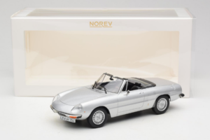 Alfa Romeo 2000 Spider Argento Norev 1:18 187884 Pressofusione — immagine 6 di 6