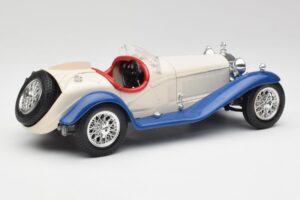 Alfa Romeo 2300 Spider Bianco & Blu Bburago 1:18 3008-M1 Pressofusione — immagine 2 di 6