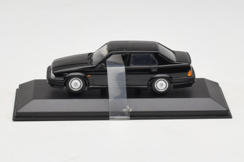 Alfa Romeo 75 3.0 V6 Nero Minichamps 1:43 403120463 Pressofusione