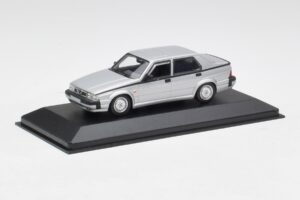 Alfa Romeo 75 3.0 V6 Argento Minichamps 1:43 400120461 Pressofusione — immagine 2 di 4