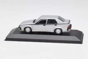 Alfa Romeo 75 3.0 V6 Argento Minichamps 1:43 400120461 Pressofusione