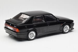 Alfa Romeo 75 Turbo Evoluzione Nero MCG 1:18 MCG18429 Pressofusione — immagine 2 di 6