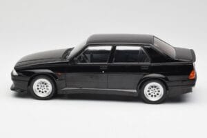 Alfa Romeo 75 Turbo Evoluzione Nero MCG 1:18 MCG18429 Pressofusione — immagine 3 di 6