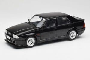 Alfa Romeo 75 Turbo Evoluzione Nero MCG 1:18 MCG18429 Pressofusione
