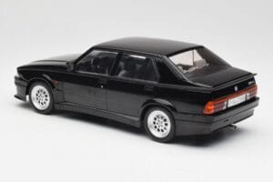 Alfa Romeo 75 Turbo Evoluzione Nero MCG 1:18 MCG18429 Pressofusione — immagine 5 di 6