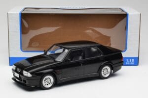 Alfa Romeo 75 Turbo Evoluzione Nero MCG 1:18 MCG18429 Pressofusione — immagine 6 di 6