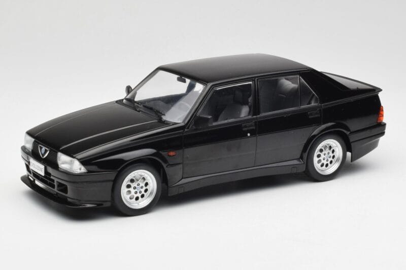 Alfa Romeo 75 Turbo Evoluzione Nero MCG 1:18 MCG18429 Pressofusione