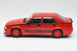 Alfa Romeo 75 Turbo Evoluzione Rosso MCG 1:18 MCG18428 Pressofusione — immagine 3 di 6