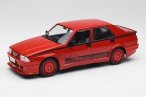 Alfa Romeo 75 Turbo Evoluzione Rosso MCG 1:18 MCG18428 Pressofusione