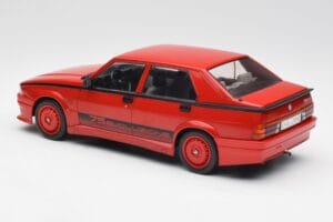 Alfa Romeo 75 Turbo Evoluzione Rosso MCG 1:18 MCG18428 Pressofusione — immagine 5 di 6
