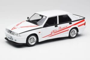 Alfa Romeo 75 Turbo Evoluzione Bianco MCG 1:18 MCG18430 Pressofusione