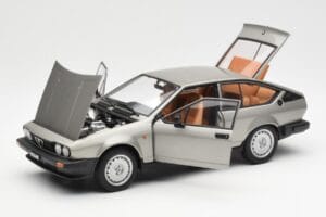 Alfa Romeo Alfetta GTV 2.0 Grigio Metallizzato AUTOart 1:18 70147 Pressofusione — immagine 2 di 8