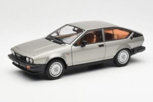 Alfa Romeo Alfetta GTV 2.0 Grigio Metallizzato AUTOart 1:18 70147 Pressofusione