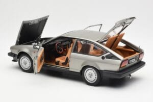 Alfa Romeo Alfetta GTV 2.0 Grigio Metallizzato AUTOart 1:18 70147 Pressofusione — immagine 5 di 8