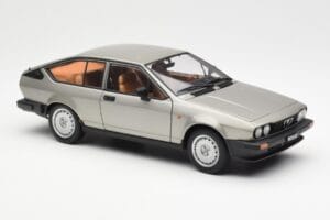 Alfa Romeo Alfetta GTV 2.0 Grigio Metallizzato AUTOart 1:18 70147 Pressofusione — immagine 6 di 8