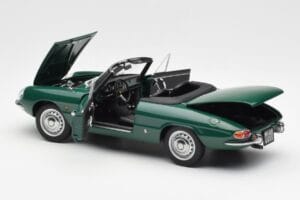 Alfa Romeo Duetto Spider Verde AUTOart 1:18 70138 Pressofusione — immagine 5 di 8