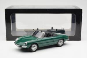 Alfa Romeo Duetto Spider Verde AUTOart 1:18 70138 Pressofusione — immagine 8 di 8