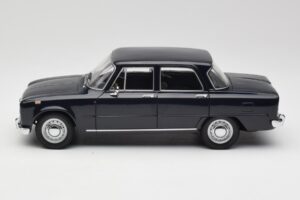 Alfa Romeo Giulia 1300 Blu Minichamps 1:18 180120905 Pressofusione — immagine 4 di 8