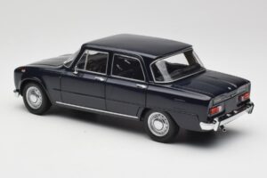 Alfa Romeo Giulia 1300 Blu Minichamps 1:18 180120905 Pressofusione — immagine 7 di 8