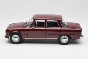 Alfa Romeo Giulia 1300 Rosso Scuro Minichamps 1:18 180120906 Pressofusione — immagine 4 di 8
