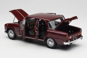 Alfa Romeo Giulia 1300 Rosso Scuro Minichamps 1:18 180120906 Pressofusione — immagine 5 di 8