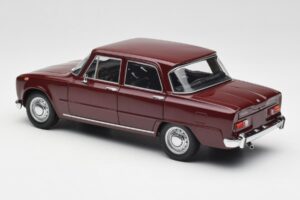 Alfa Romeo Giulia 1300 Rosso Scuro Minichamps 1:18 180120906 Pressofusione — immagine 7 di 8