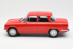 Alfa Romeo Giulia Nuova Super Rosso MCG 1:18 MCG18145 Pressofusione — immagine 3 di 6
